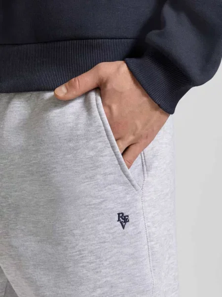 Spodnie dresowe w kroju slim fit z haftowanym logo Review
