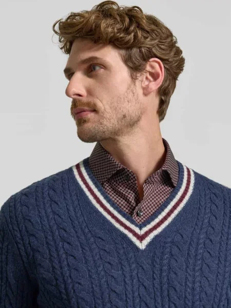 Sweter z dzianiny z dodatkiem wełny Mcneal granatowy