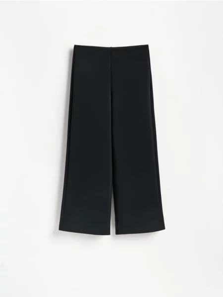 Reserved Pantaloni cu conținut ridicat de modal negru