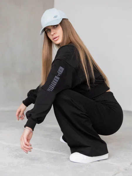 Женский костюм с брюками палаццо чорні