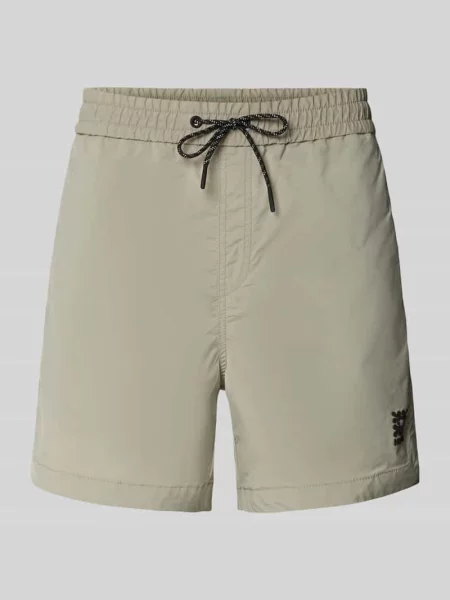 Szorty o kroju regular fit z aplikacją z metką model Hugo