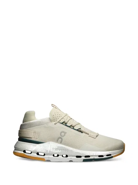 Sneakerși On