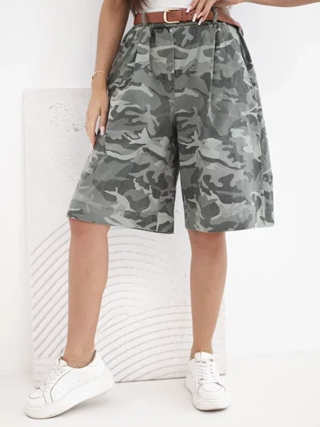 Cu centură pantaloni scurți Kesi Włoski cu model camuflaj
