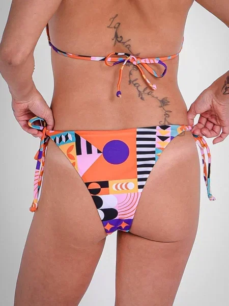 Majtki od bikini Endless Summer z wiązaniem po bokach różowe