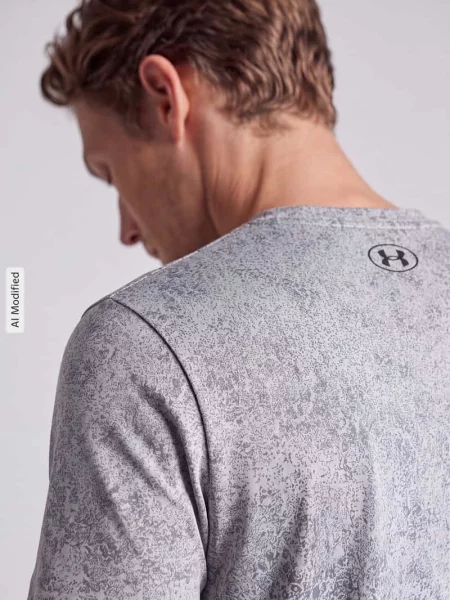 T-shirt o kroju regular fit z fakturowanym wzorem model Pixelate' Under Armour