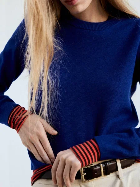 Sweter z cienkiej dzianiny z okrągłym dekoltem electric blue Kobieta L MANGO niebieski