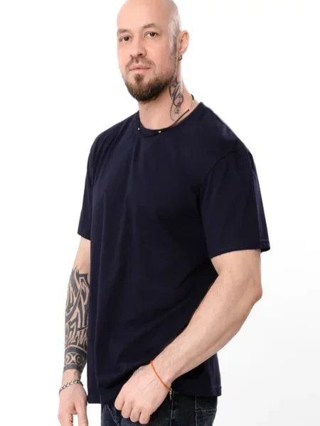 Футболка носи своє синяя