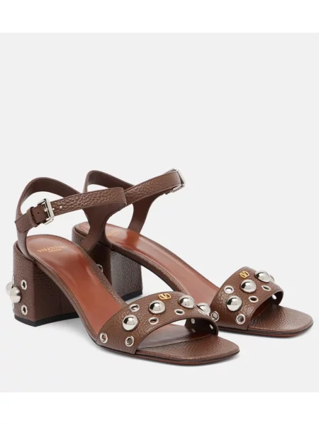 Sandale Valentino Garavani din piele cu tepi maro