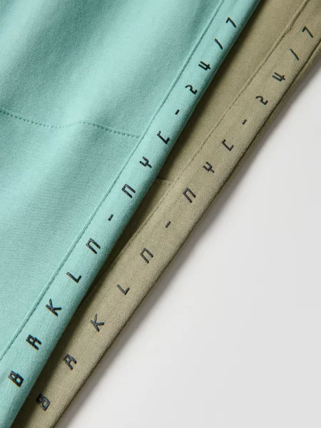 Reserved Спортивні штани slim fit пильно-зелений зелені