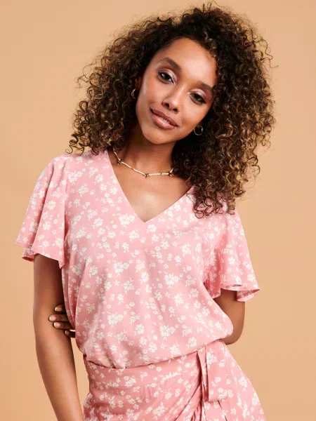 Блузка з квітковим принтом різнобарвний