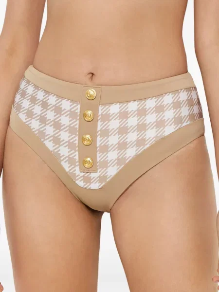 Bikini Beach Riot cu model pepito