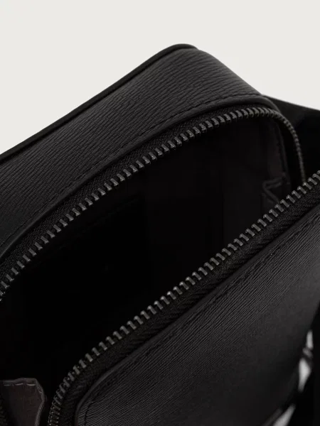 Műbőr táska Calvin Klein fekete