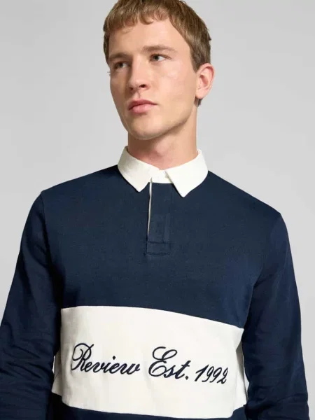 Koszulka polo o kroju regular fit z długim rękawem i wyhaftowanym logo Review granatowe