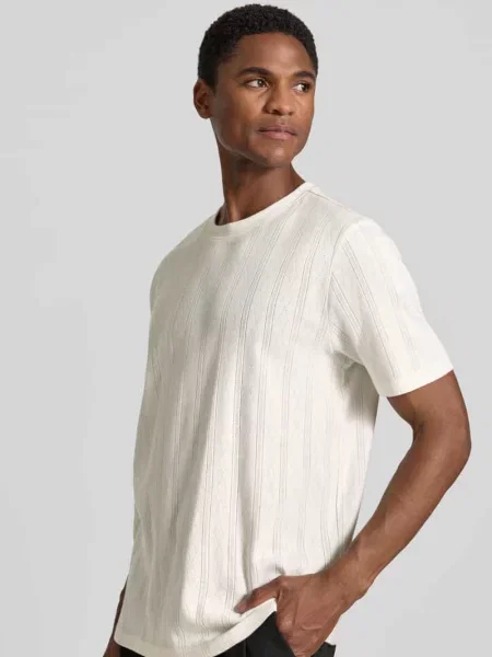 T-shirt o kroju regular fit z ażurowym haftem na całej powierzchni Jake*s Studio Men biała