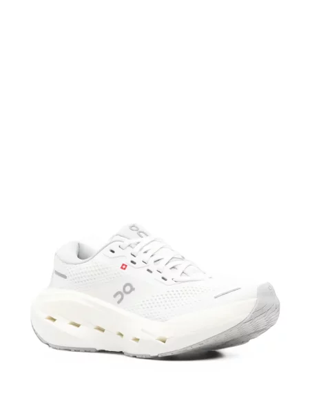 Sneakerși On alb
