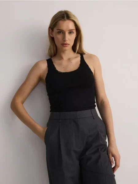 Reserved топ із мереживом чорний