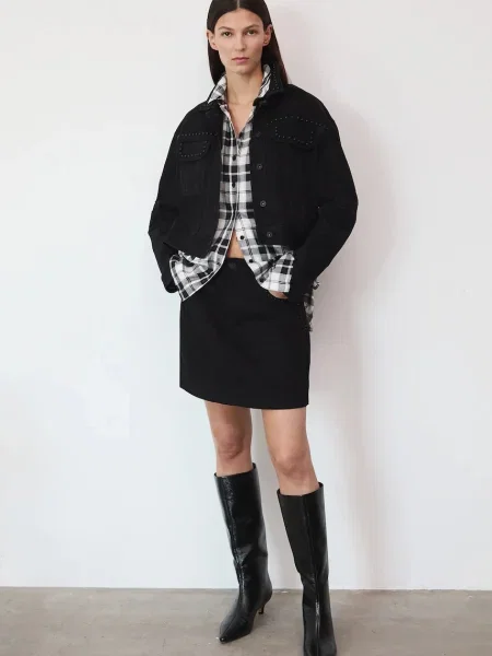 Дънкова пола Medicine къса със стандартна кройка черно