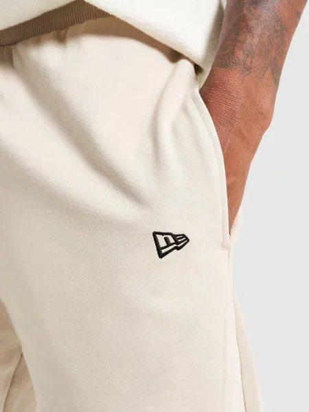 New Era Szorty Regular beżowe