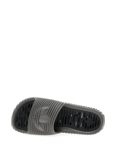 Sneakerși Adidas Adilette plasă cu tepi gri