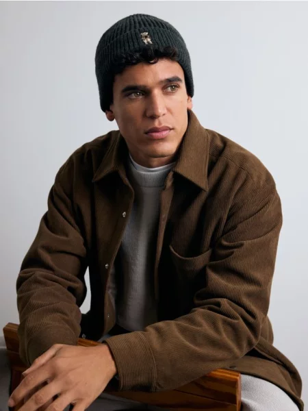 Reserved Șapcă cu broderie gri-închis gri