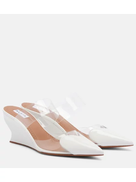 Papuci tip mules Alaïa din piele cu pană de lac alb