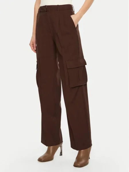 Hlače iz tkanine Guess rjava