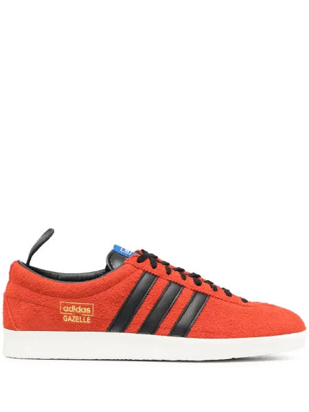 Sneakerși Adidas Gazelle din piele de căprioară fără toc roșu