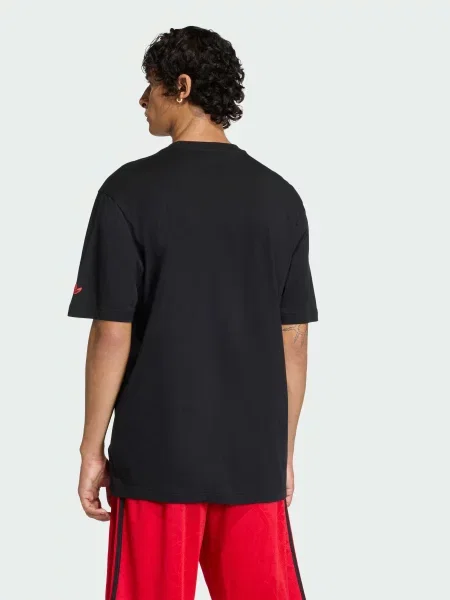 Футболка adidas Graphics чорний