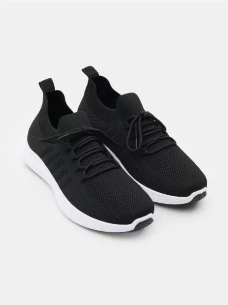 Sinsay Trampki sportowe z siateczkową cholewką czarny