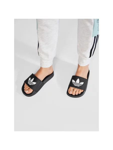 Šľapky adidas čierna