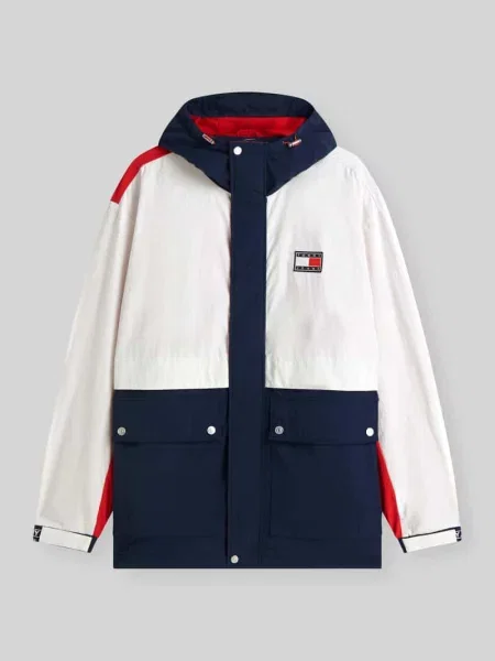 Kurtka w kroju regular fit z nylonu z naszywką z logo Tommy Jeans granatowa
