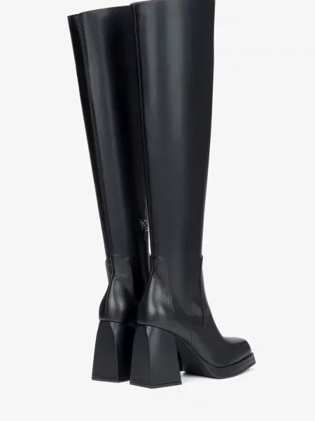 Кожаные сапоги Estro черные