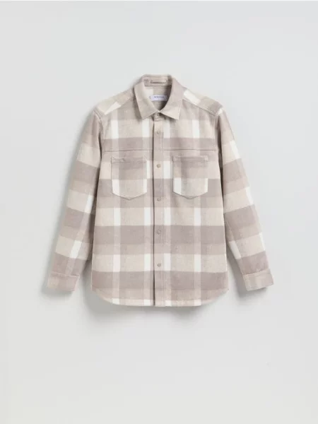 Reserved Cămașă regular fit din piele ecologică întoarsă bej