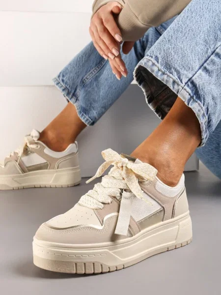 Sneakerși închis pe platformă joasă cu pandantiv și șireturi decorative Salam bej