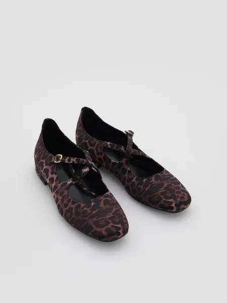 Лоферы Reserved с принтом с животным принтом