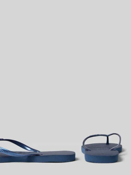 Japonki w wąskim kroju z detal z logo Havaianas granatowe