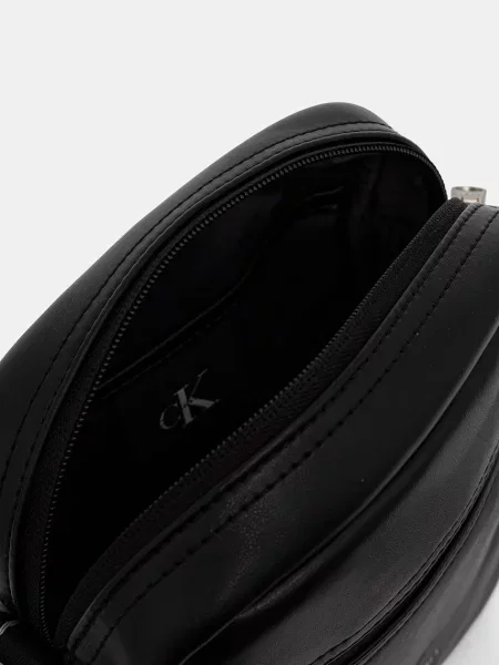 Calvin Klein Oldaltáska fekete