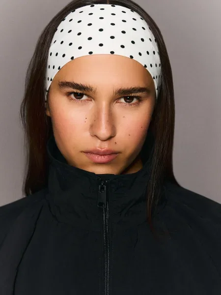 Căciulă Bershka alb