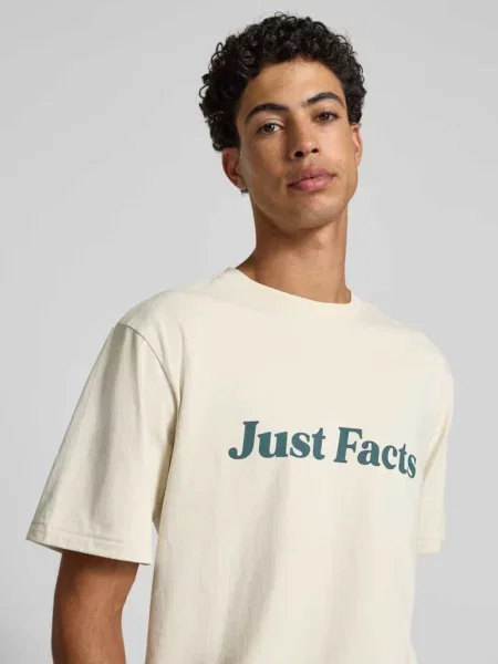 T-shirt z prążkowanym okrągłym dekoltem Review
