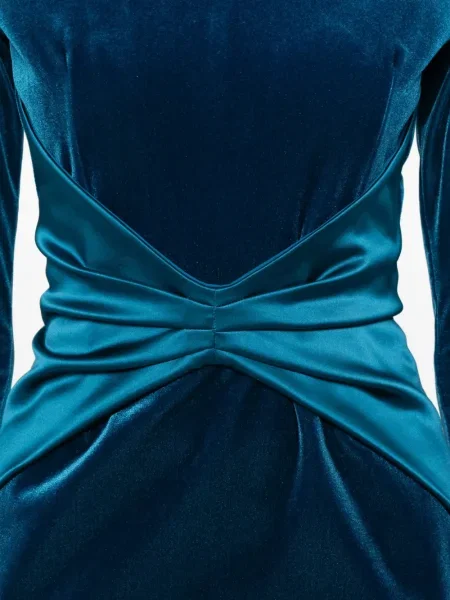 Rochie maxi Chiara Boni La Petite Robe de catifea de costum albastru