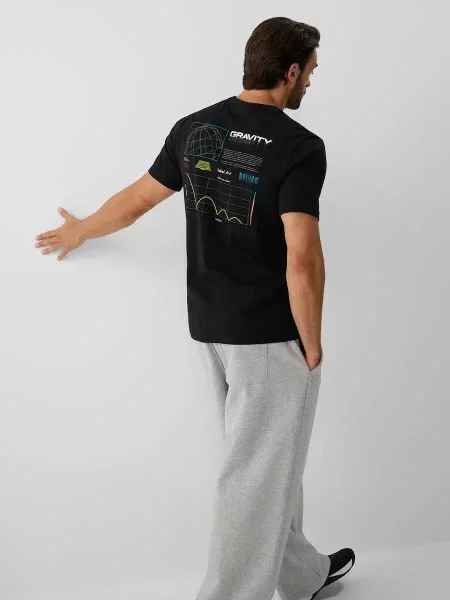 T-shirt regular z nadrukiem 4F czarna