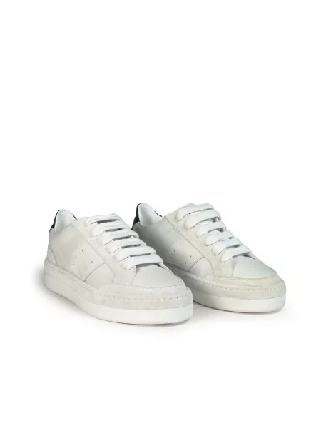 Sneakersy Vic Matie białe
