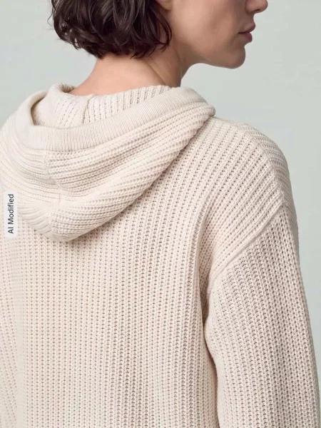 Sweter o kroju regular fit z kapturem i tunelem Vero Moda biały