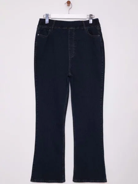 Trendyol Curve Dark Blue High Waisted Stitch Detailed Elastic Waist Flare Plus Size Jeans modra