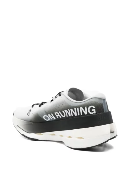 Sneakerși On-running cu imagine alergare alb