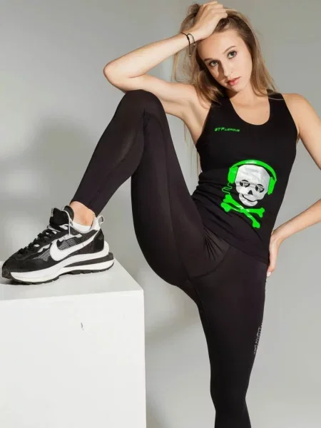 Спортивная женская майка чорна