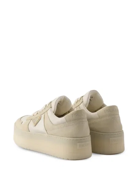 Sneakerși Prada cu platformă
