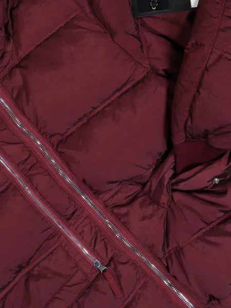 Geacă Stone Island cu glugă cu strasuri roșu
