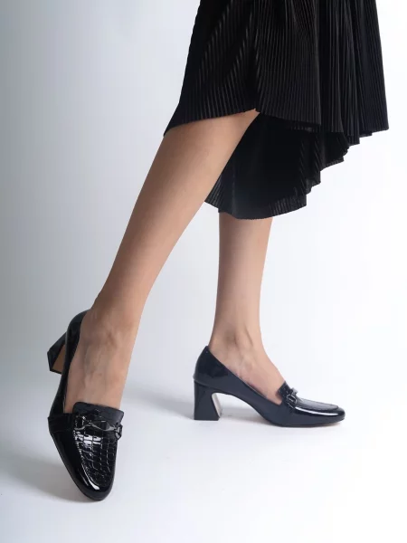 Полуотворени обувки Capone Outfitters среден ток