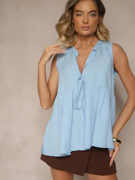 Jasnoniebieska Bluzka z Wiskozą z Baskinką Wiązana przy Dekolcie Davienne niebieska